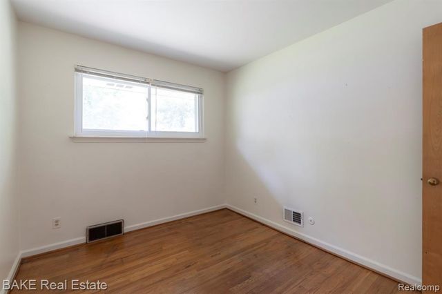 800 Parkview Drive, Plymouth, MI 48170