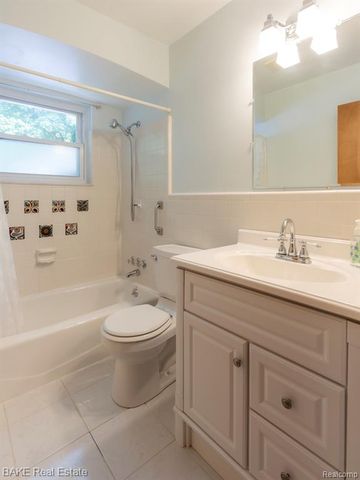 800 Parkview Drive, Plymouth, MI 48170