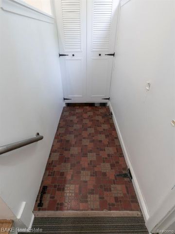 800 Parkview Drive, Plymouth, MI 48170