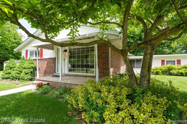 800 Parkview Drive, Plymouth, MI 48170