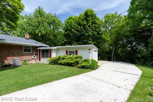 800 Parkview Drive, Plymouth, MI 48170