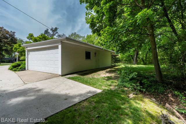 800 Parkview Drive, Plymouth, MI 48170