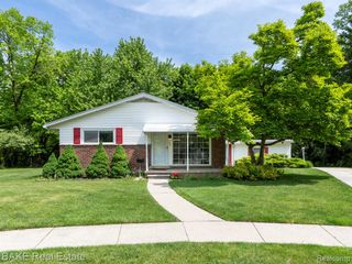 800 Parkview Drive, Plymouth, MI 48170