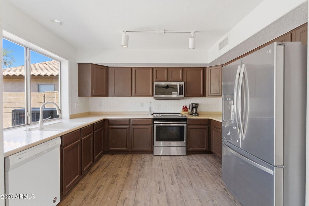 Image 11 of property listing at 10222 W JESSIE Lane, Peoria, AZ 85383