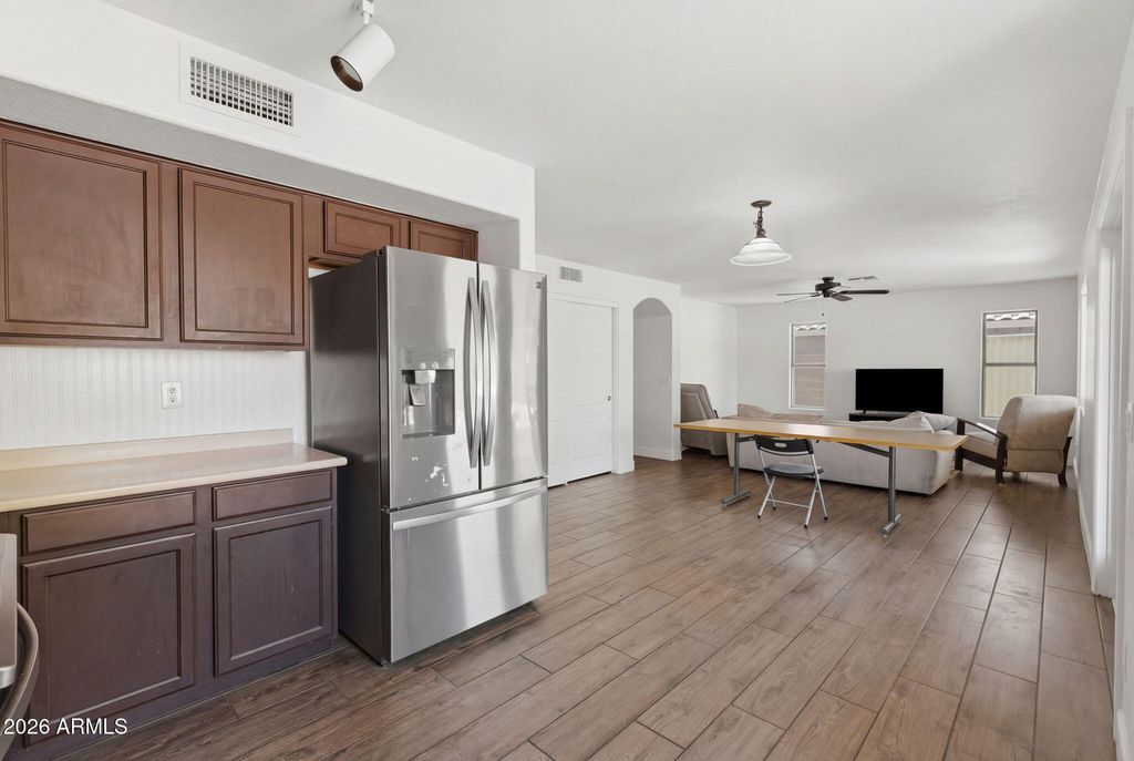 Image 13 of property listing at 10222 W JESSIE Lane, Peoria, AZ 85383