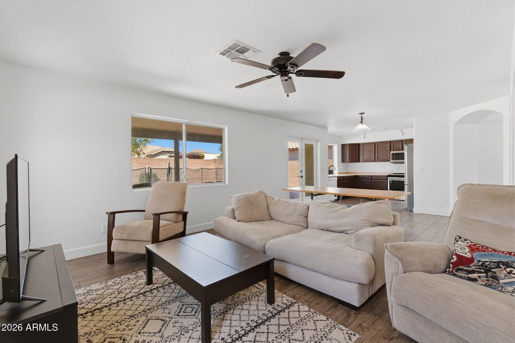Image 14 of property listing at 10222 W JESSIE Lane, Peoria, AZ 85383
