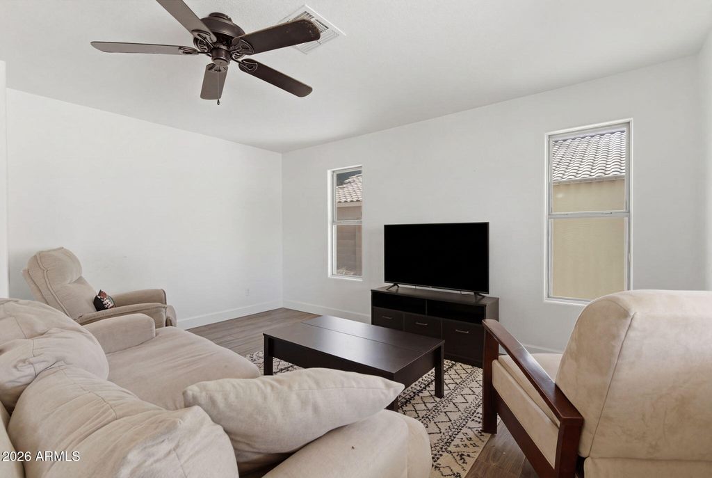 Image 16 of property listing at 10222 W JESSIE Lane, Peoria, AZ 85383