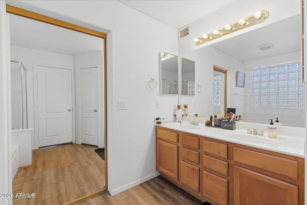Image 25 of property listing at 10222 W JESSIE Lane, Peoria, AZ 85383