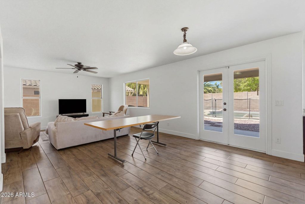 Image 7 of property listing at 10222 W JESSIE Lane, Peoria, AZ 85383