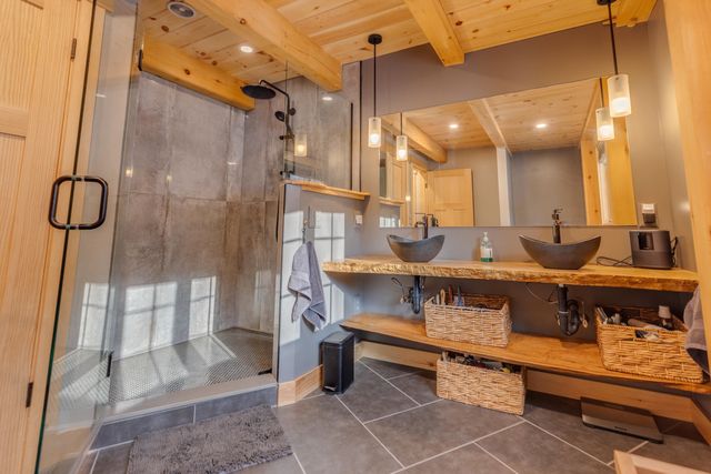 365 Tunnel Stream Road, Benton, NH 03785