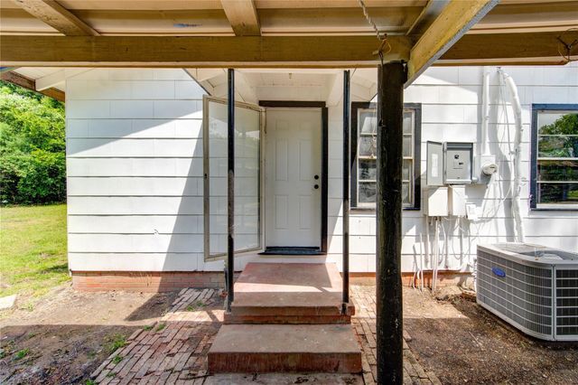 808 State Highway Loop 393, Goodrich, TX 77335