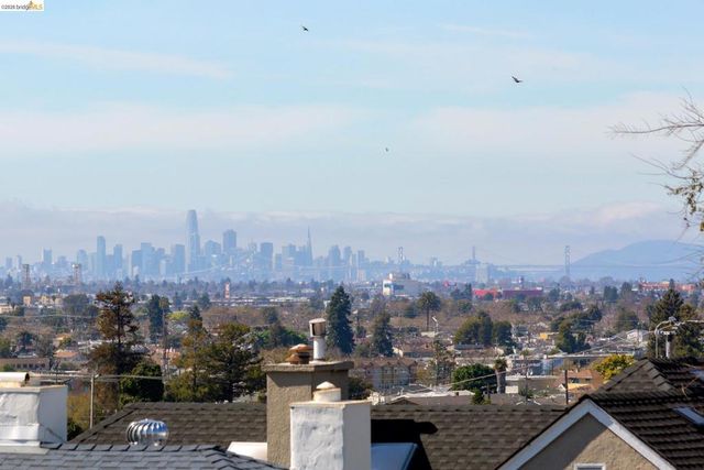 8301 Ney Ave, Oakland, CA 94605