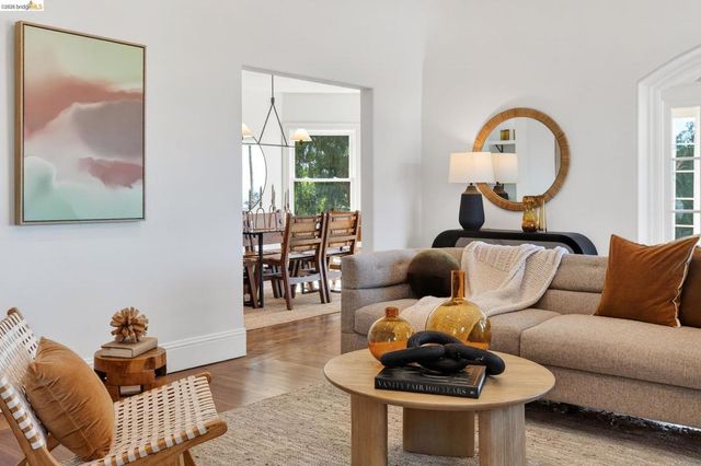 8301 Ney Ave, Oakland, CA 94605