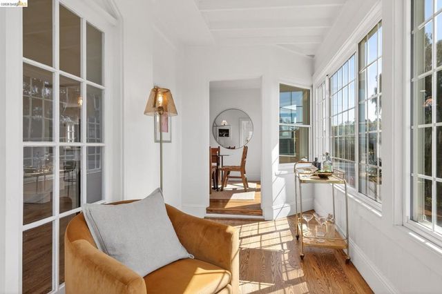 8301 Ney Ave, Oakland, CA 94605