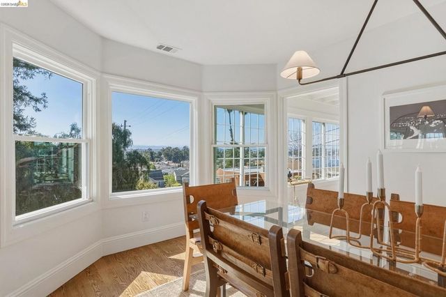 8301 Ney Ave, Oakland, CA 94605