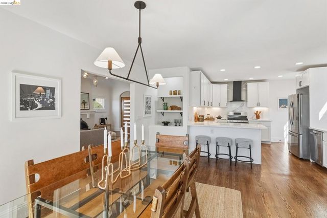 8301 Ney Ave, Oakland, CA 94605