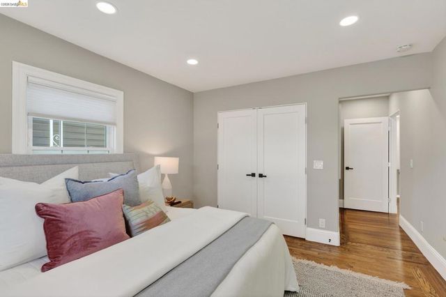 8301 Ney Ave, Oakland, CA 94605