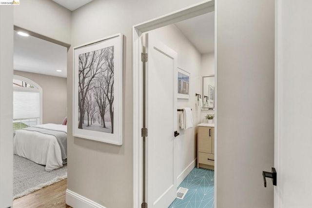 8301 Ney Ave, Oakland, CA 94605