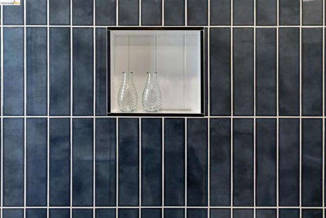 8301 Ney Ave, Oakland, CA 94605