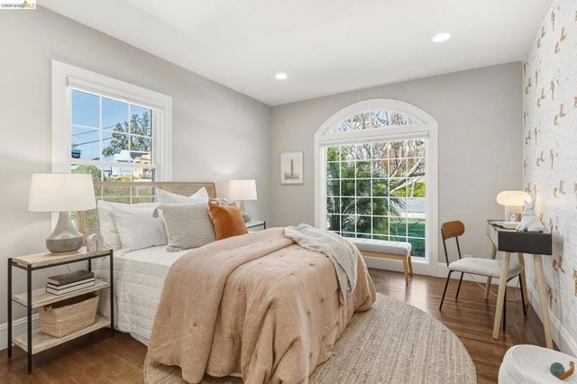 8301 Ney Ave, Oakland, CA 94605