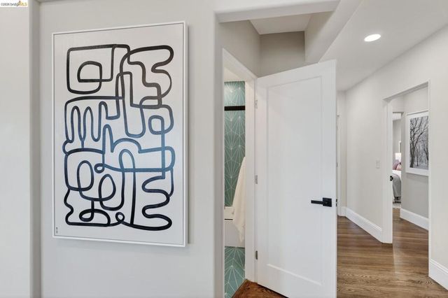 8301 Ney Ave, Oakland, CA 94605