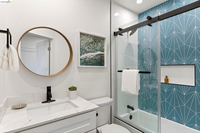 8301 Ney Ave, Oakland, CA 94605