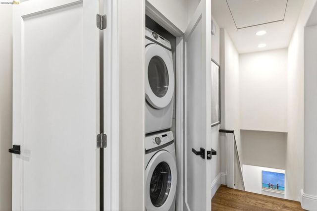 8301 Ney Ave, Oakland, CA 94605