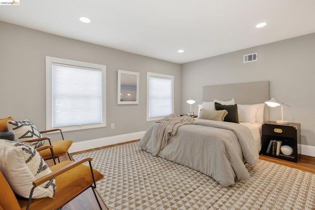 8301 Ney Ave, Oakland, CA 94605