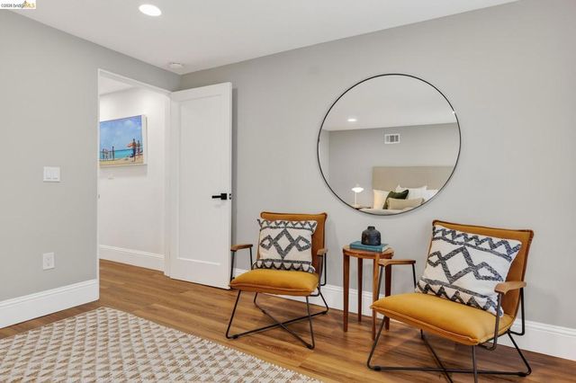 8301 Ney Ave, Oakland, CA 94605