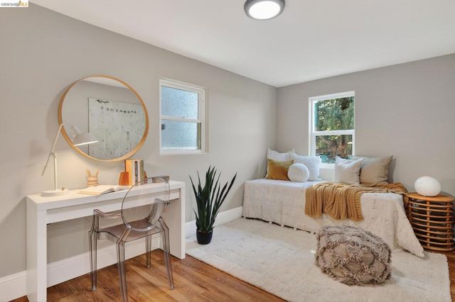 8301 Ney Ave, Oakland, CA 94605