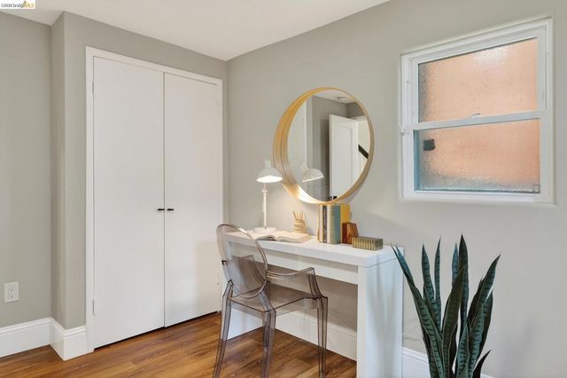 8301 Ney Ave, Oakland, CA 94605