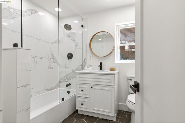 8301 Ney Ave, Oakland, CA 94605