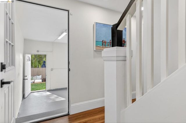 8301 Ney Ave, Oakland, CA 94605