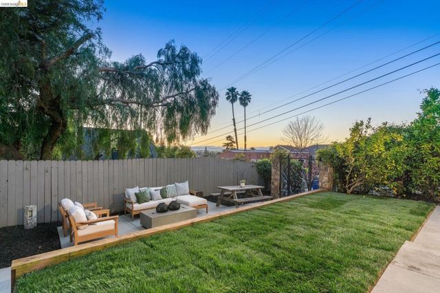 8301 Ney Ave, Oakland, CA 94605