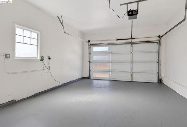 8301 Ney Ave, Oakland, CA 94605