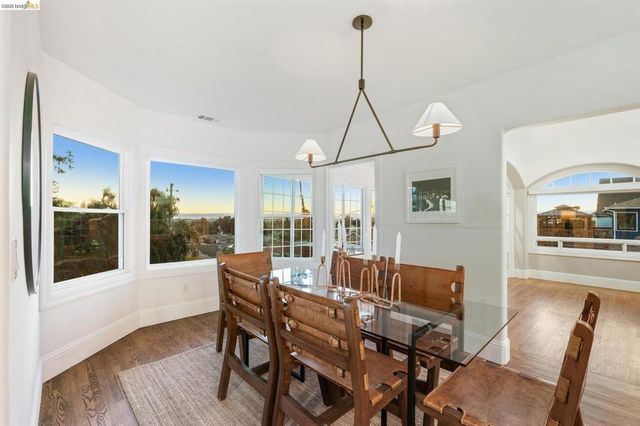 8301 Ney Ave, Oakland, CA 94605