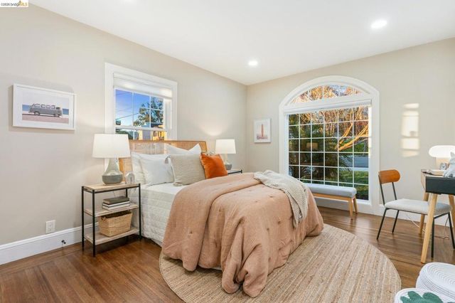 8301 Ney Ave, Oakland, CA 94605