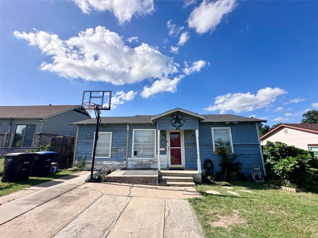 5032 Goodman Avenue, Fort Worth, TX 76107
