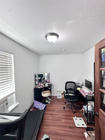 5032 Goodman Avenue, Fort Worth, TX 76107