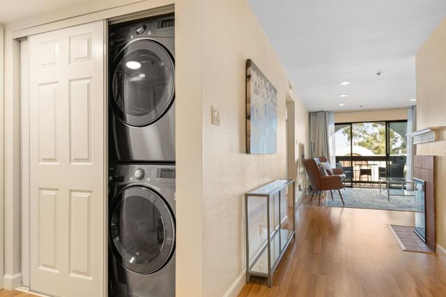 1 Laurel Street 102, San Carlos, CA 94070