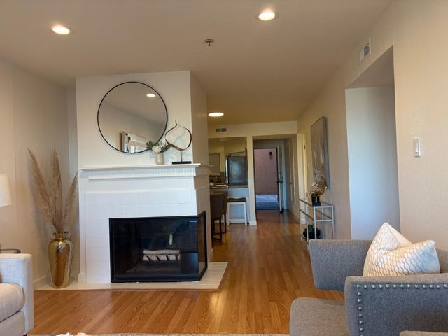 1 Laurel Street 102, San Carlos, CA 94070