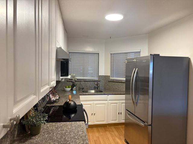 1 Laurel Street 102, San Carlos, CA 94070