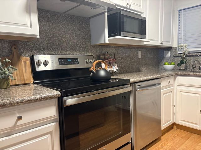 1 Laurel Street 102, San Carlos, CA 94070