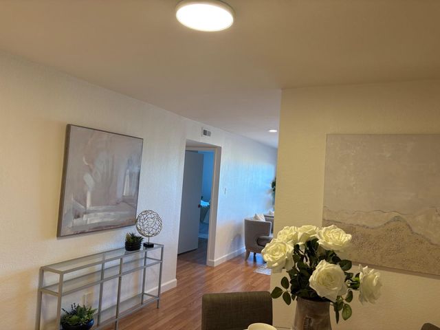 1 Laurel Street 102, San Carlos, CA 94070