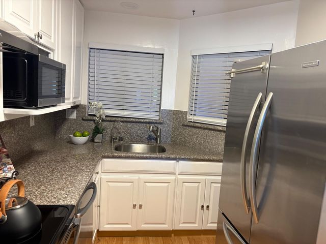 1 Laurel Street 102, San Carlos, CA 94070