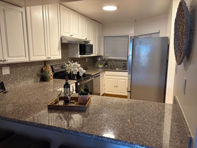 1 Laurel Street 102, San Carlos, CA 94070