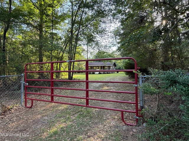 1135 Mudline Road, Magnolia, MS 39652