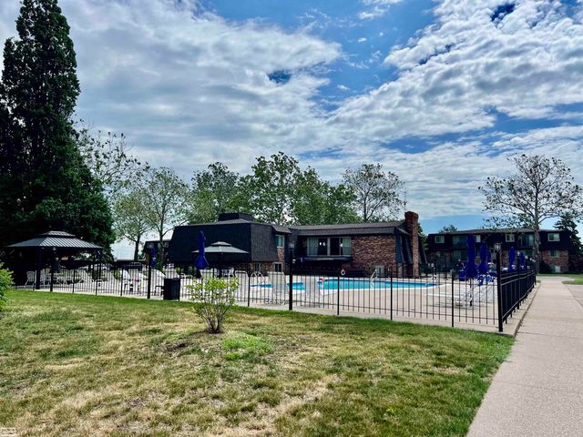 532 Riviera Drive 177, Saint Clair Shores, MI 48080