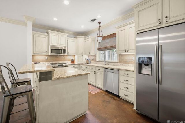 16438 W Lake Dr, Prairieville, LA 70769