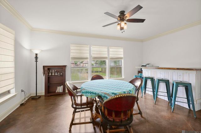 16438 W Lake Dr, Prairieville, LA 70769